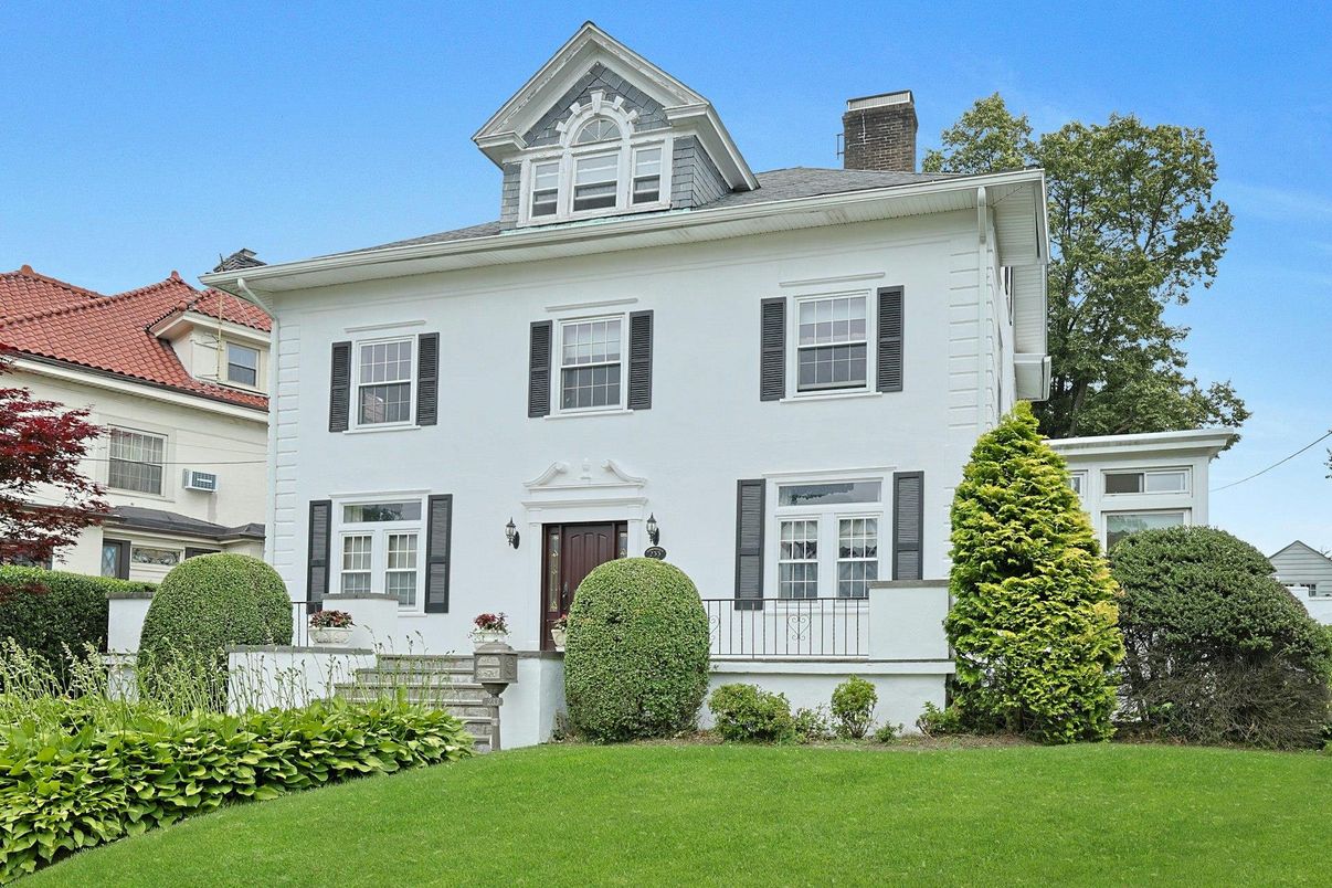Exterior, Facade, Georgian