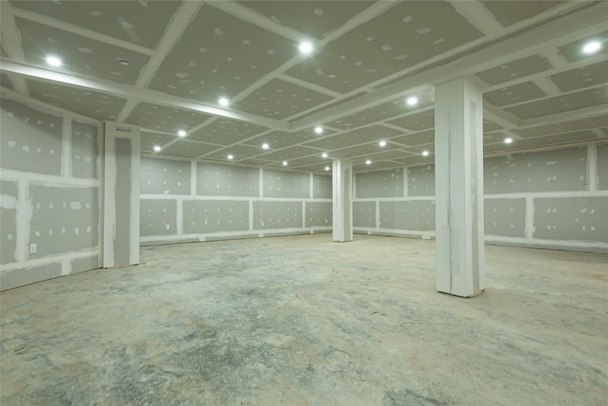 Empty room, Interior, Recessed Lighting