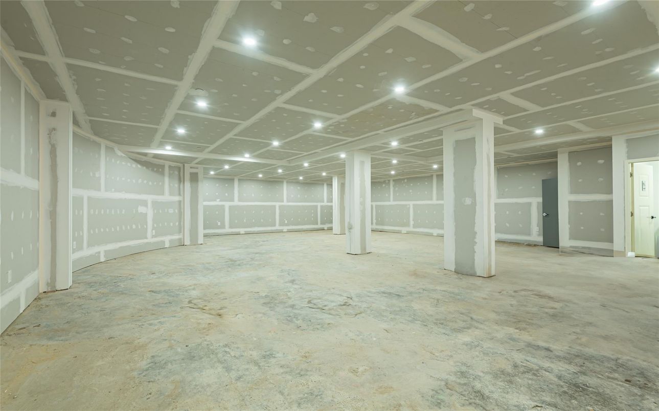 Empty room, Interior, Recessed Lighting