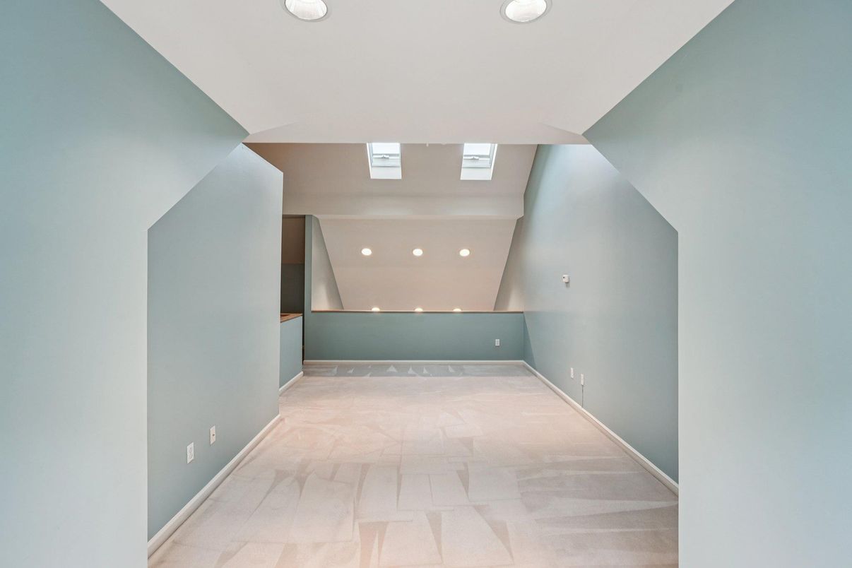 Empty room, Interior, Recessed Lighting