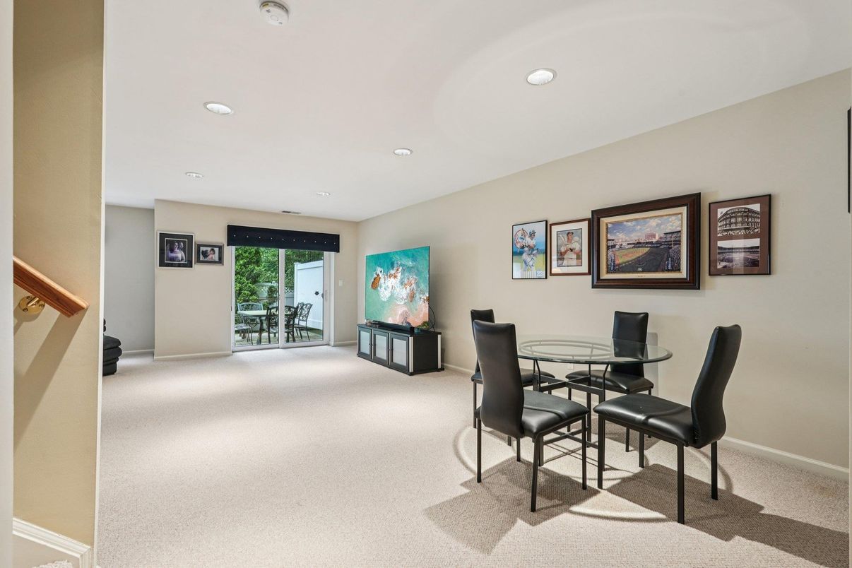 Dining room, Interior, Recessed Lighting