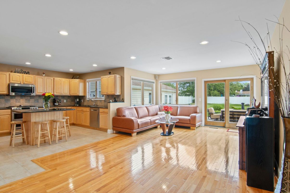 Interior, Kitchen, Living room, Recessed Lighting, Wood Texture Flooring