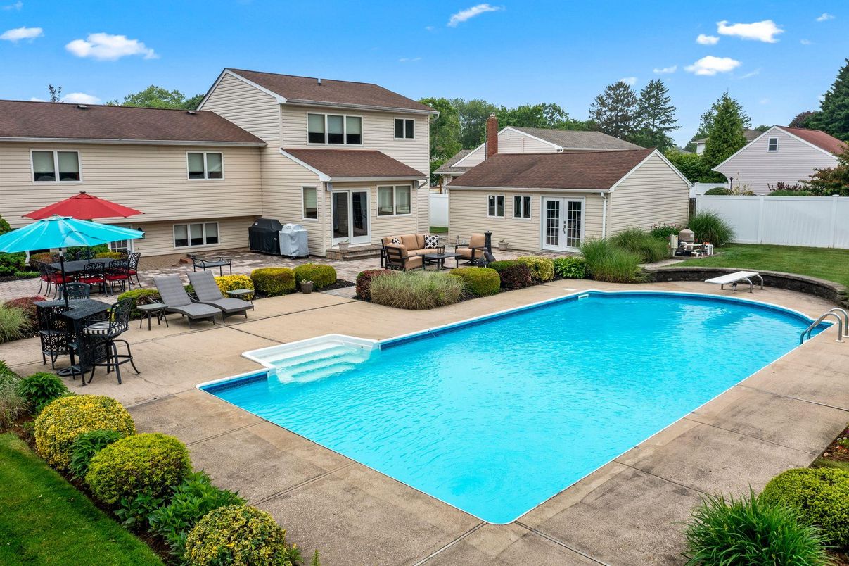 Exterior, Pool