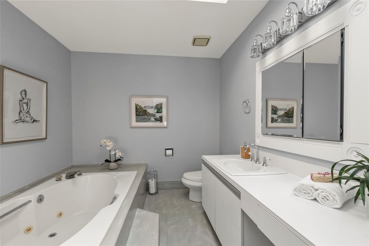 Bathroom, Dual Sink Vanities, Interior