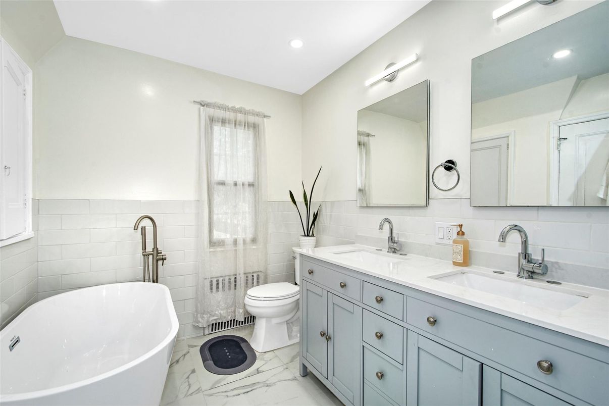 Bathroom, Dual Sink Vanities, Free Standing Baths, Interior, Marble, Recessed Lighting