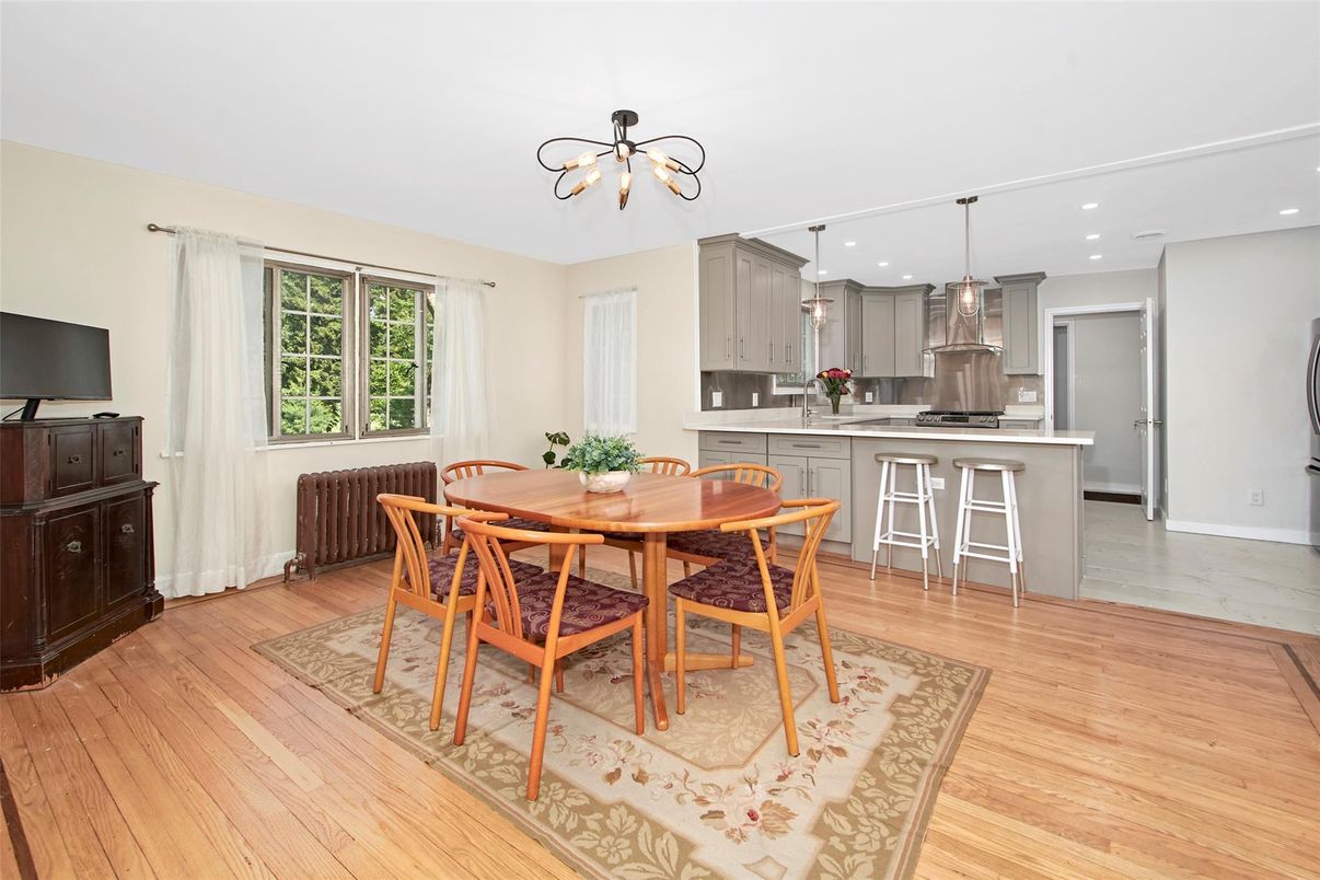 Dining room, Interior, Kitchen, Pendant Lights, Recessed Lighting, Wood Texture Flooring