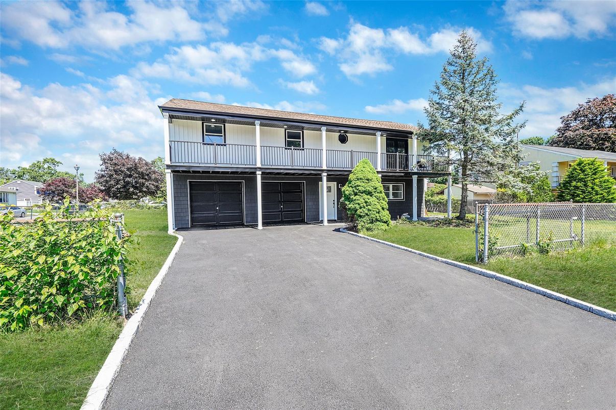 Attached, Exterior, Facade, Raised Ranch