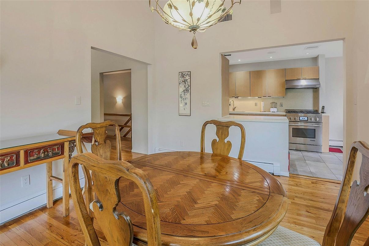 Dining room, Interior, Kitchen, Stainless Steel Appliances, Wood Texture Flooring