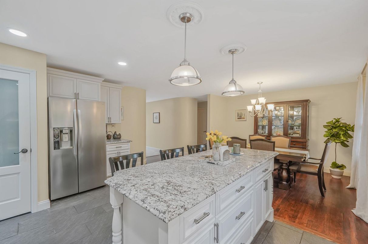 Chandelier, Dining room, Interior, Kitchen, Pendant Lights, Recessed Lighting, Stainless Steel Appliances, Wood Texture Flooring