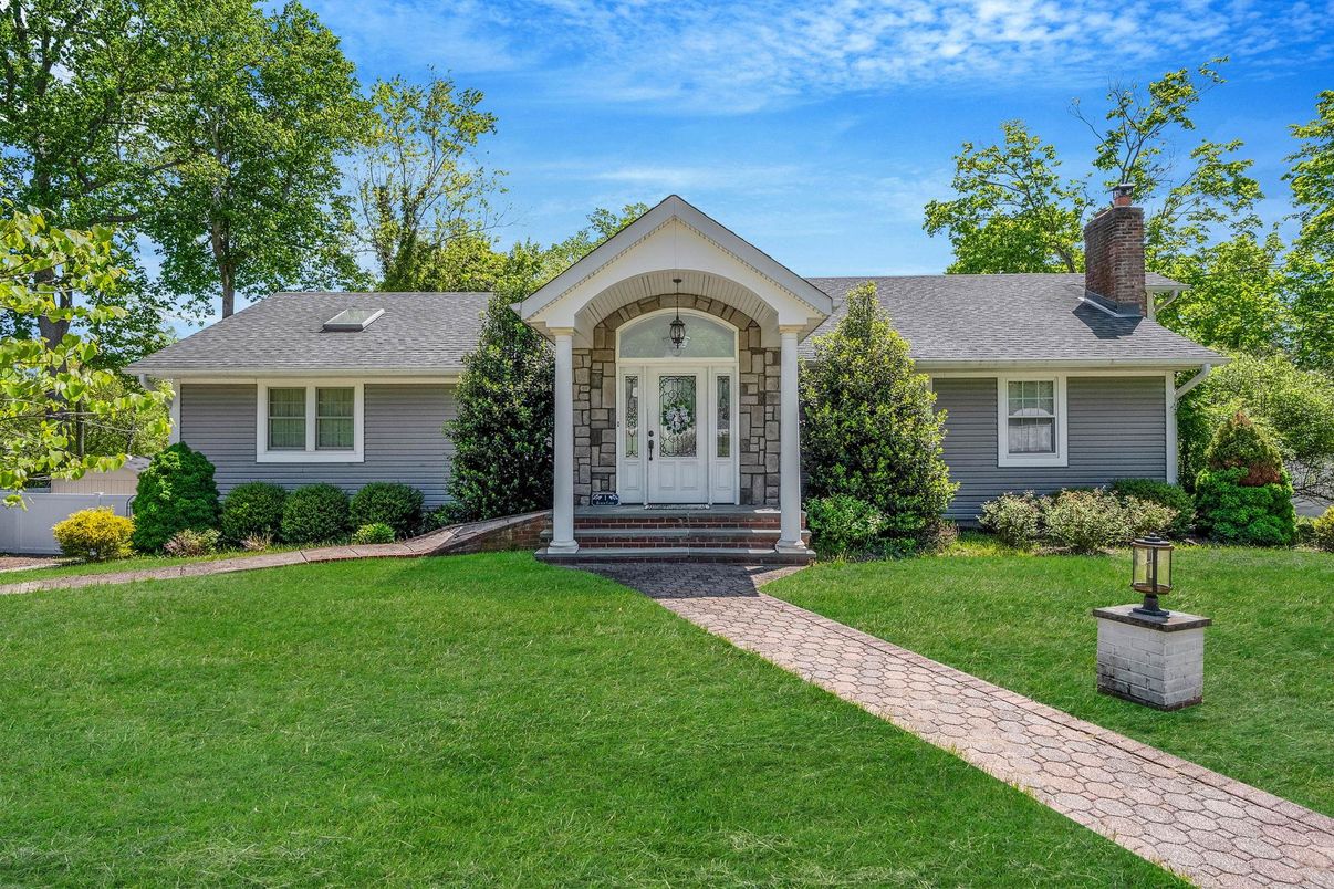 Exterior, Facade, Cape Cod