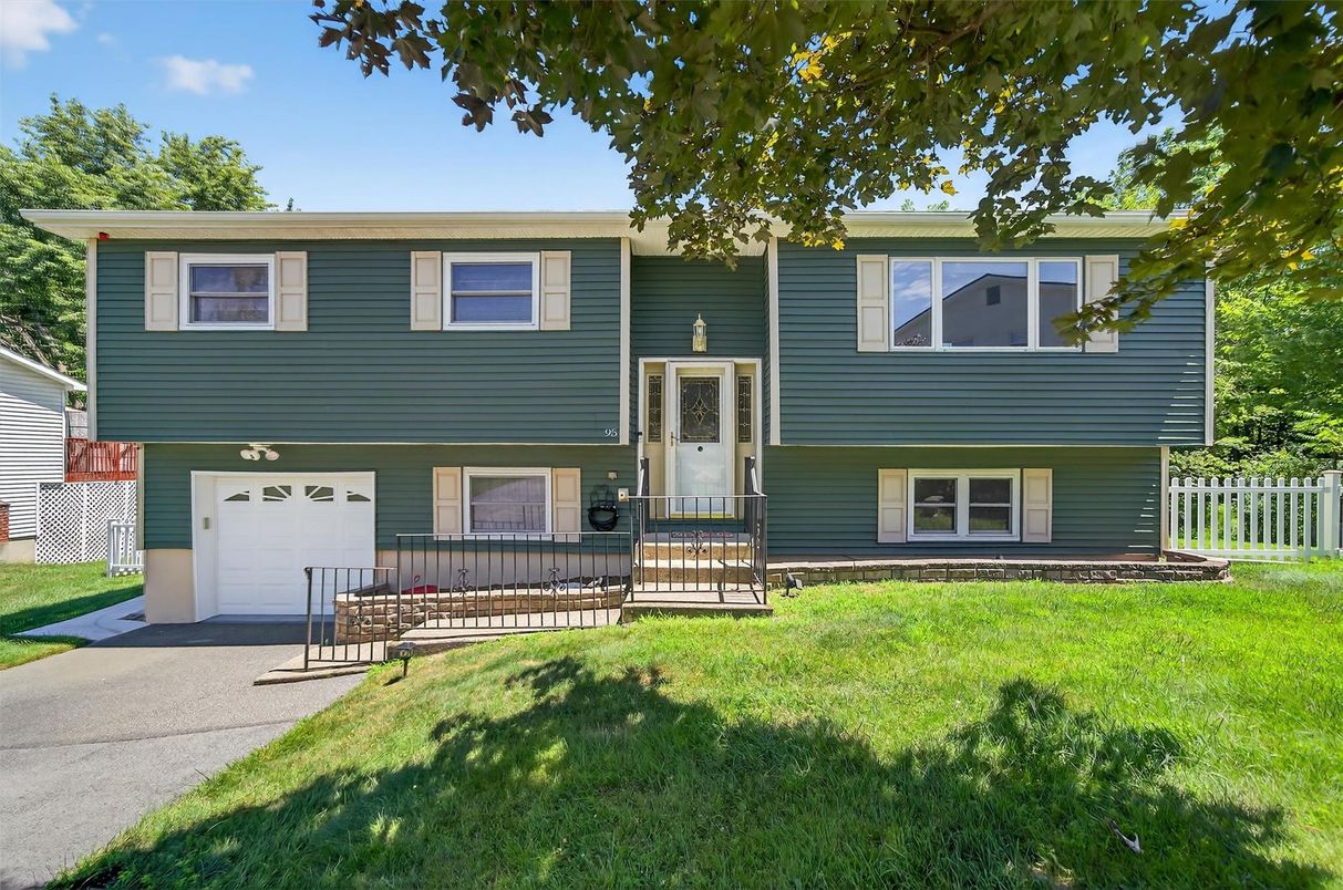 Attached, Exterior, Facade, Raised Ranch