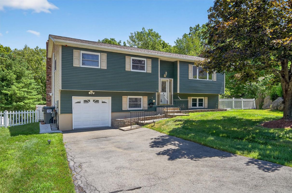 Attached, Exterior, Facade, Raised Ranch