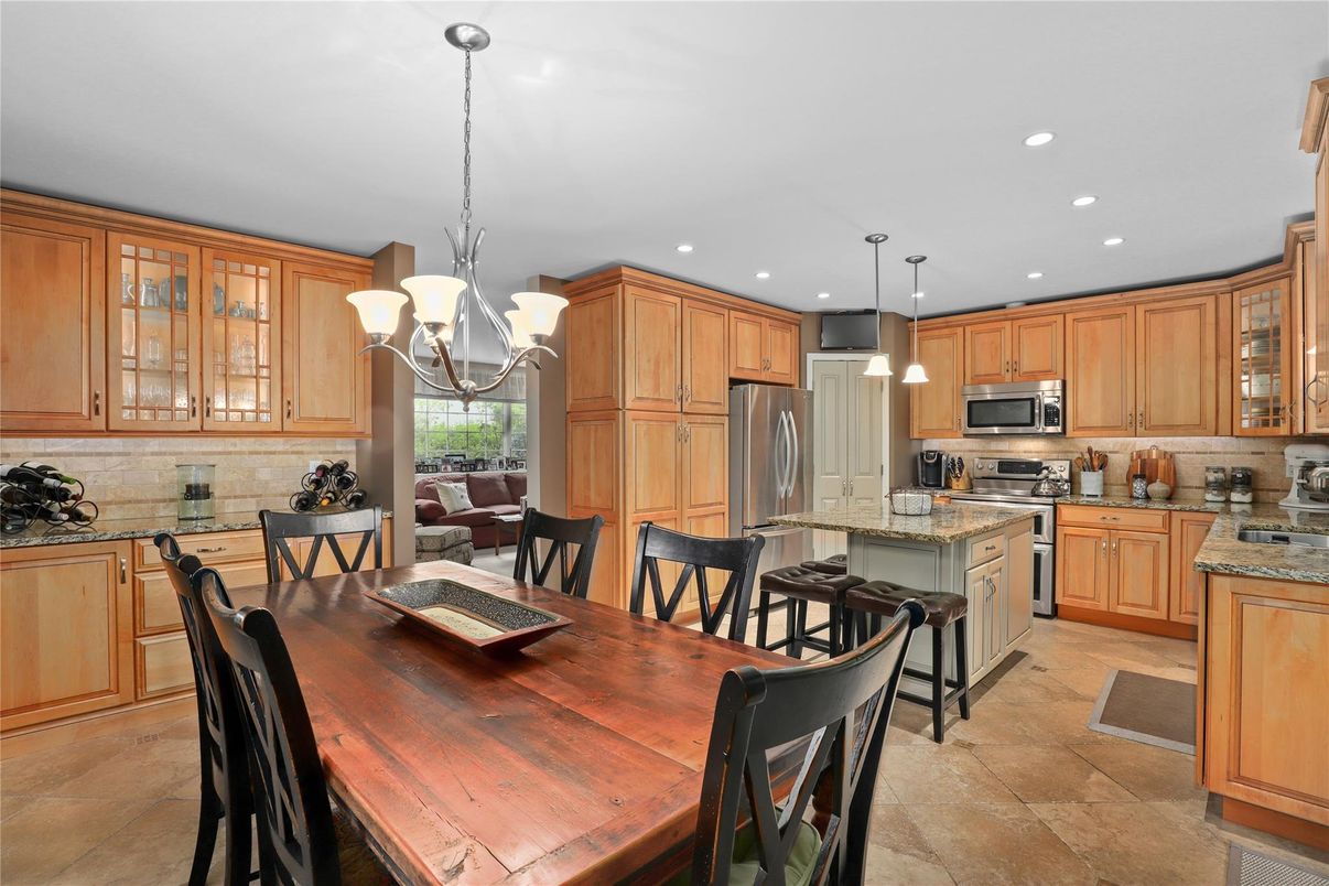 Dining room, Interior, Kitchen, Pendant Lights, Recessed Lighting, Stainless Steel Appliances