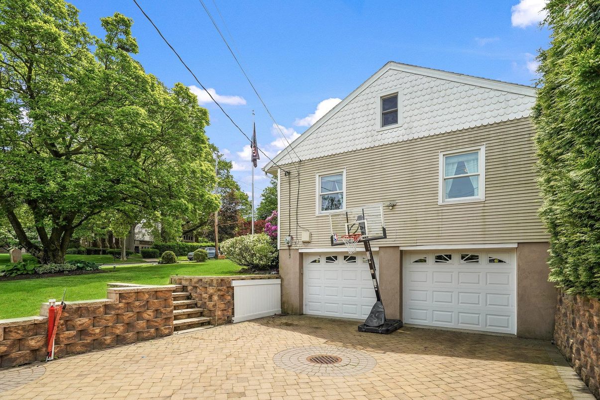 Attached, Exterior, Facade, Raised Ranch
