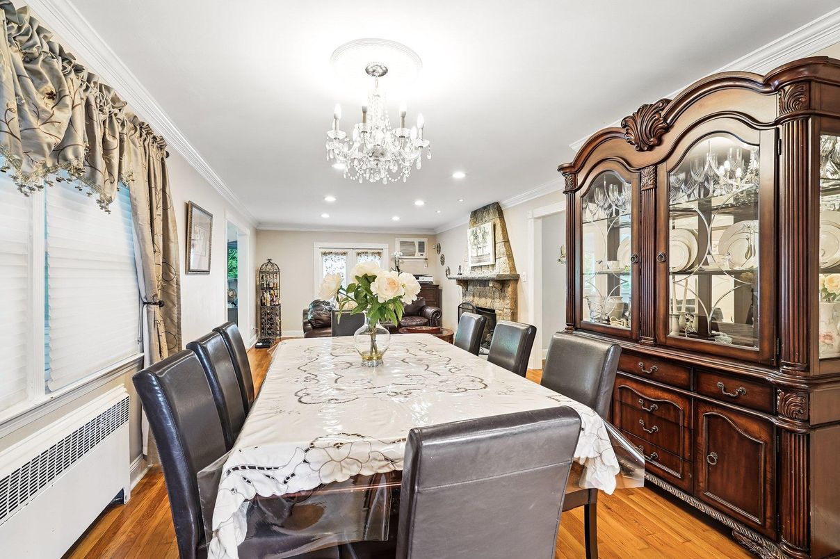Chandelier, Dining room, Interior, Recessed Lighting, Wood Texture Flooring