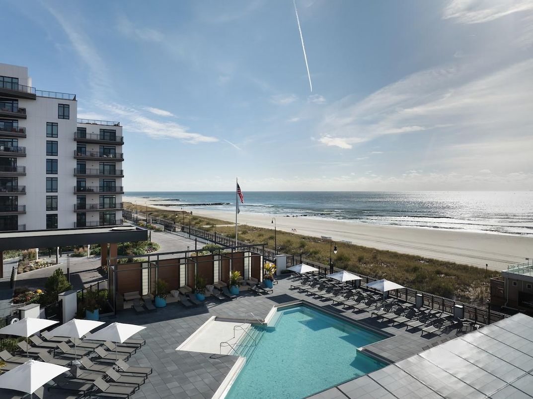 Exterior, Pool, Water