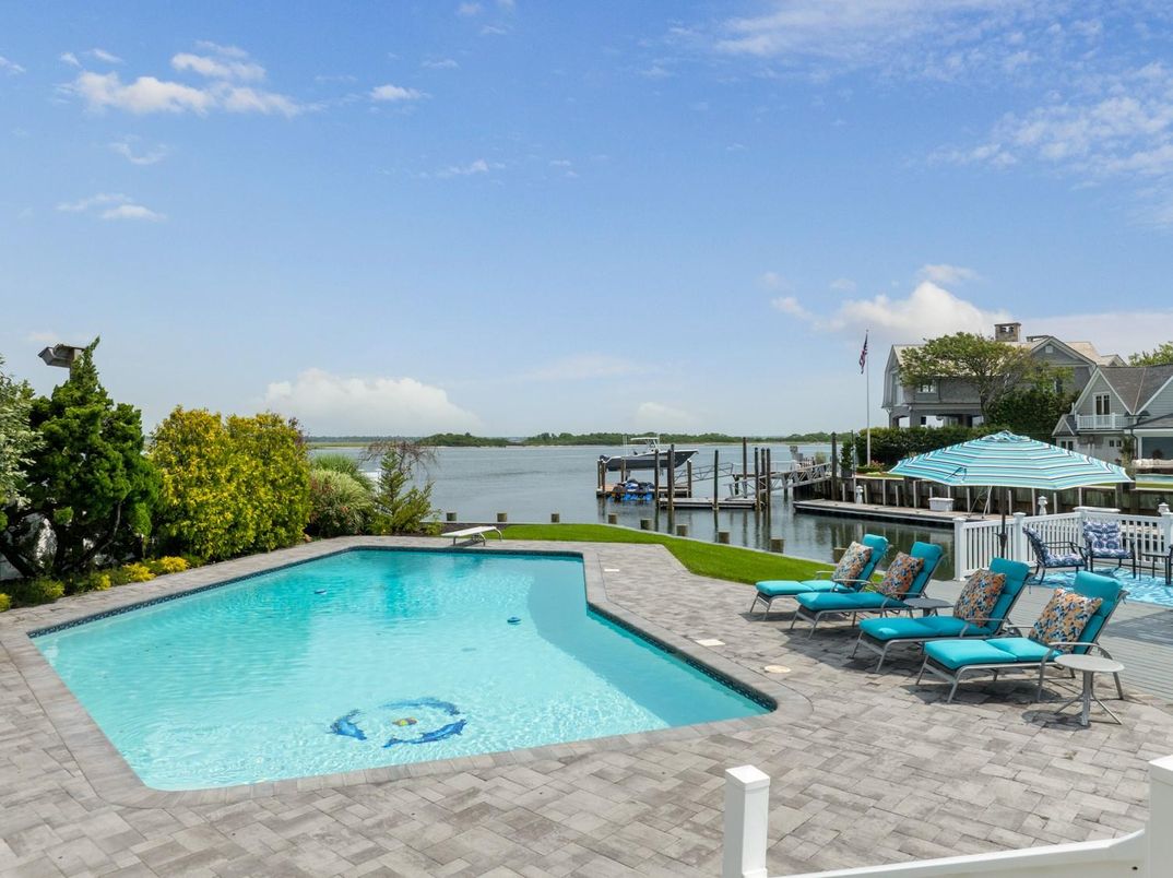 Exterior, Pool, Water