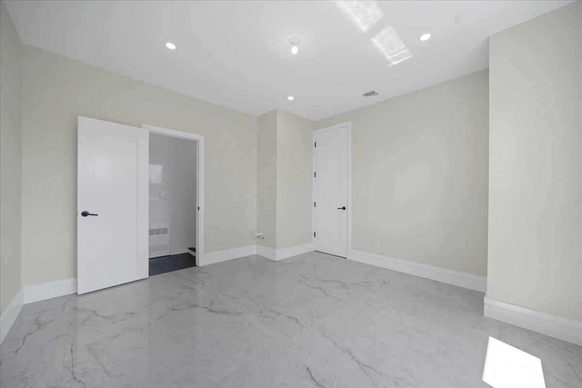 Empty room, Interior, Marble, Recessed Lighting