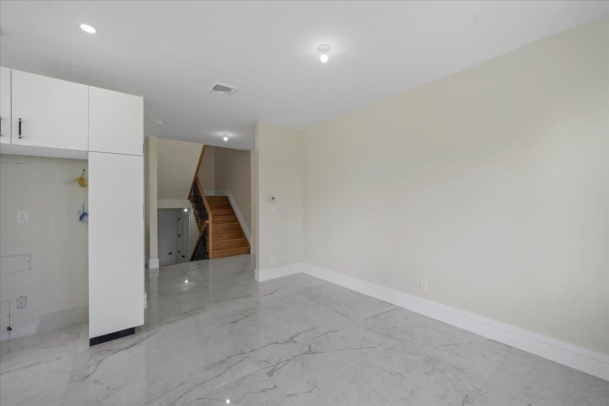 Empty room, Interior, Marble, Recessed Lighting
