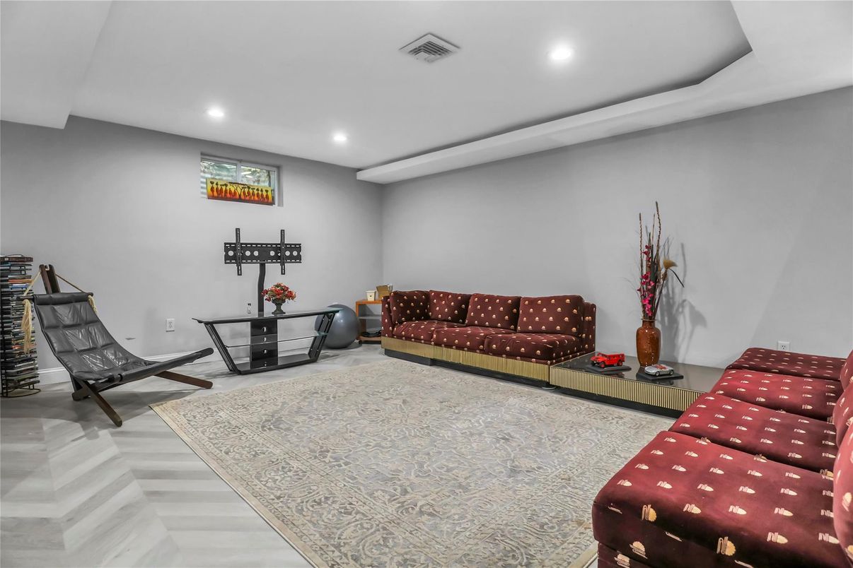 Interior, Recessed Lighting, Wood Texture Flooring