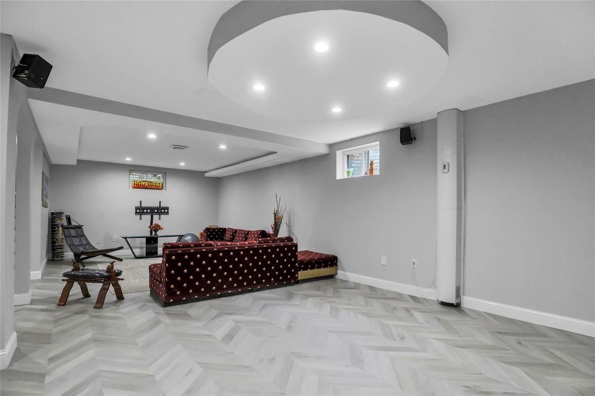 Fitness Equipment, Interior, Recessed Lighting, Wood Texture Flooring