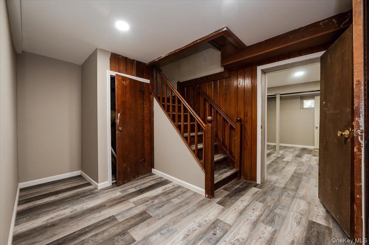 Empty room, Interior, Recessed Lighting, Wood Texture Flooring, Wooden Walls