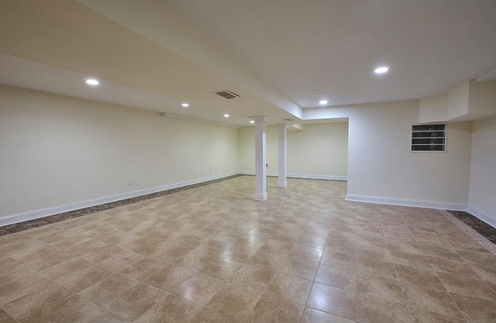 Empty room, Interior, Recessed Lighting