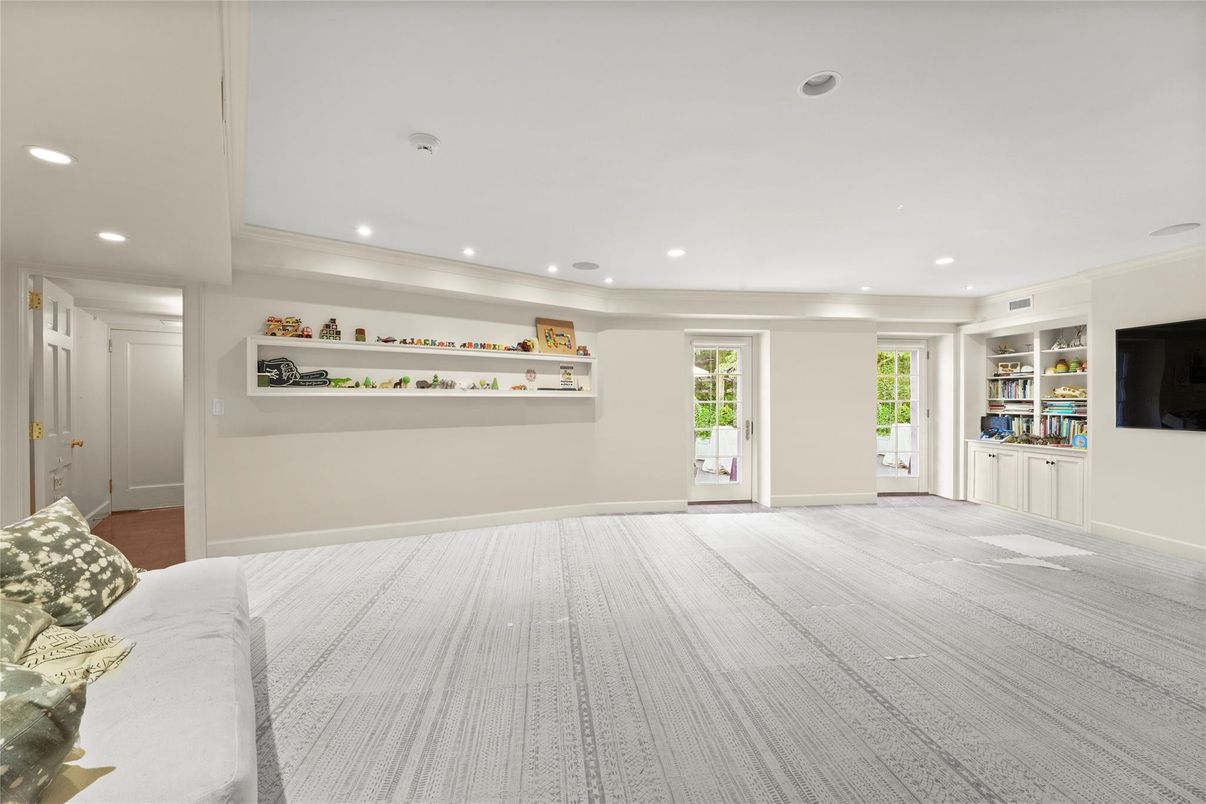 Interior, Recessed Lighting, Wood Texture Flooring