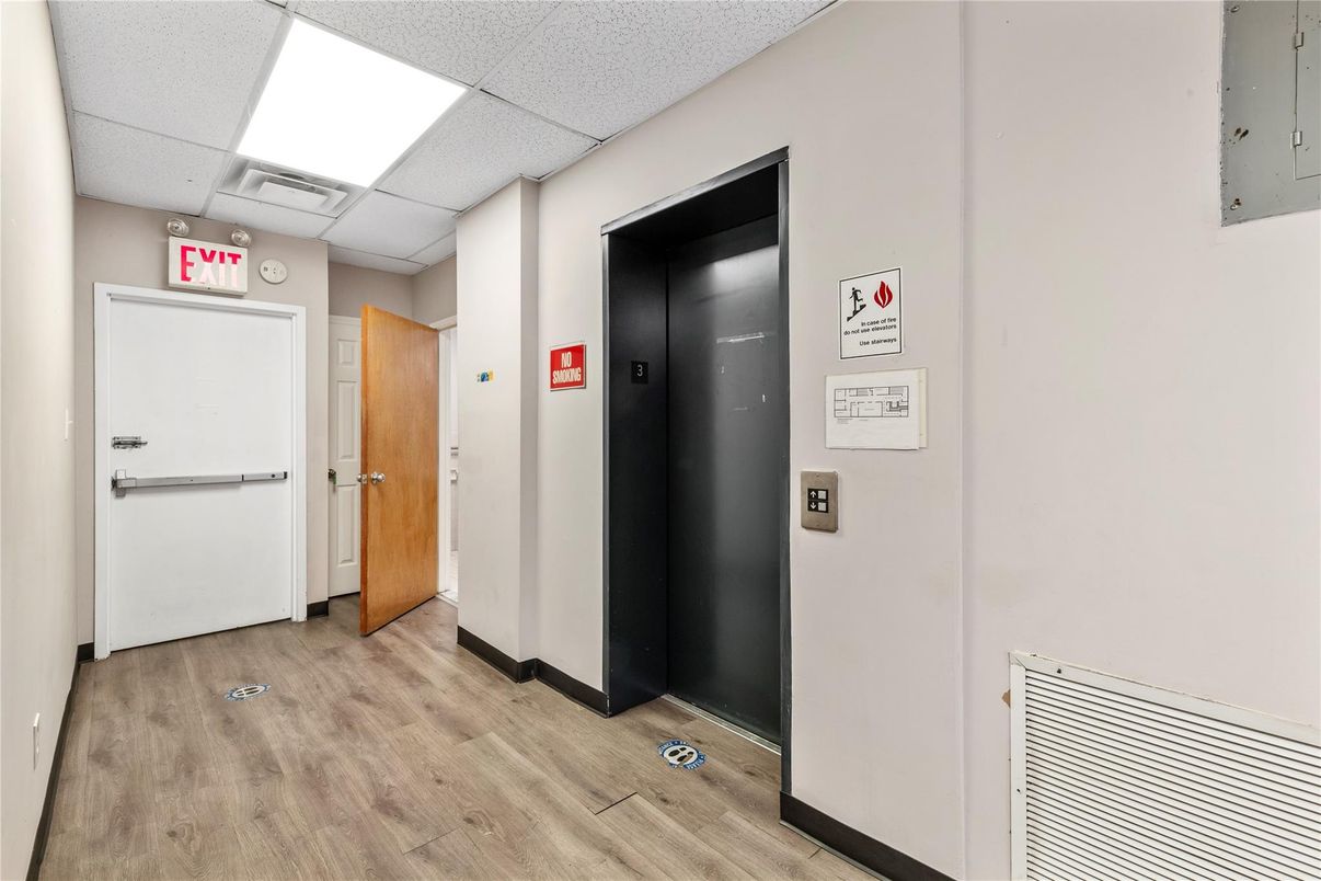 Elevator, Interior, Wood Texture Flooring