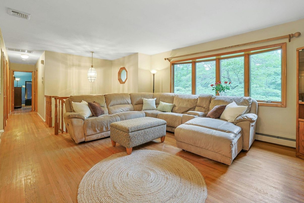 Interior, Living room, Pendant Lights, Wood Texture Flooring