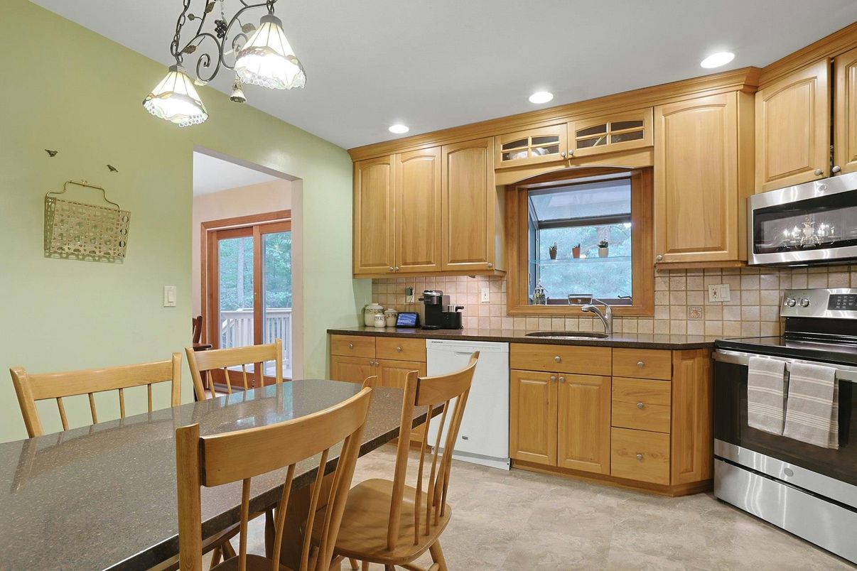 Dining room, Interior, Kitchen, Pendant Lights, Recessed Lighting, Stainless Steel Appliances