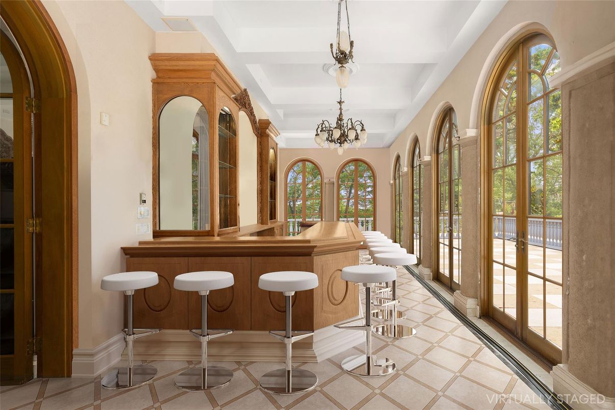 Chandelier, Interior