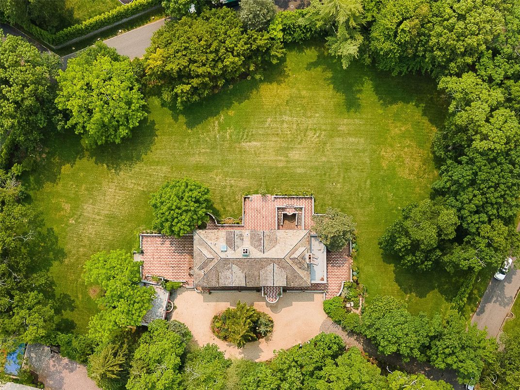 Exterior, Drone