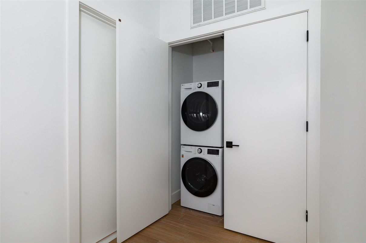 Interior, Utility Closets, Washer, Wood Texture Flooring