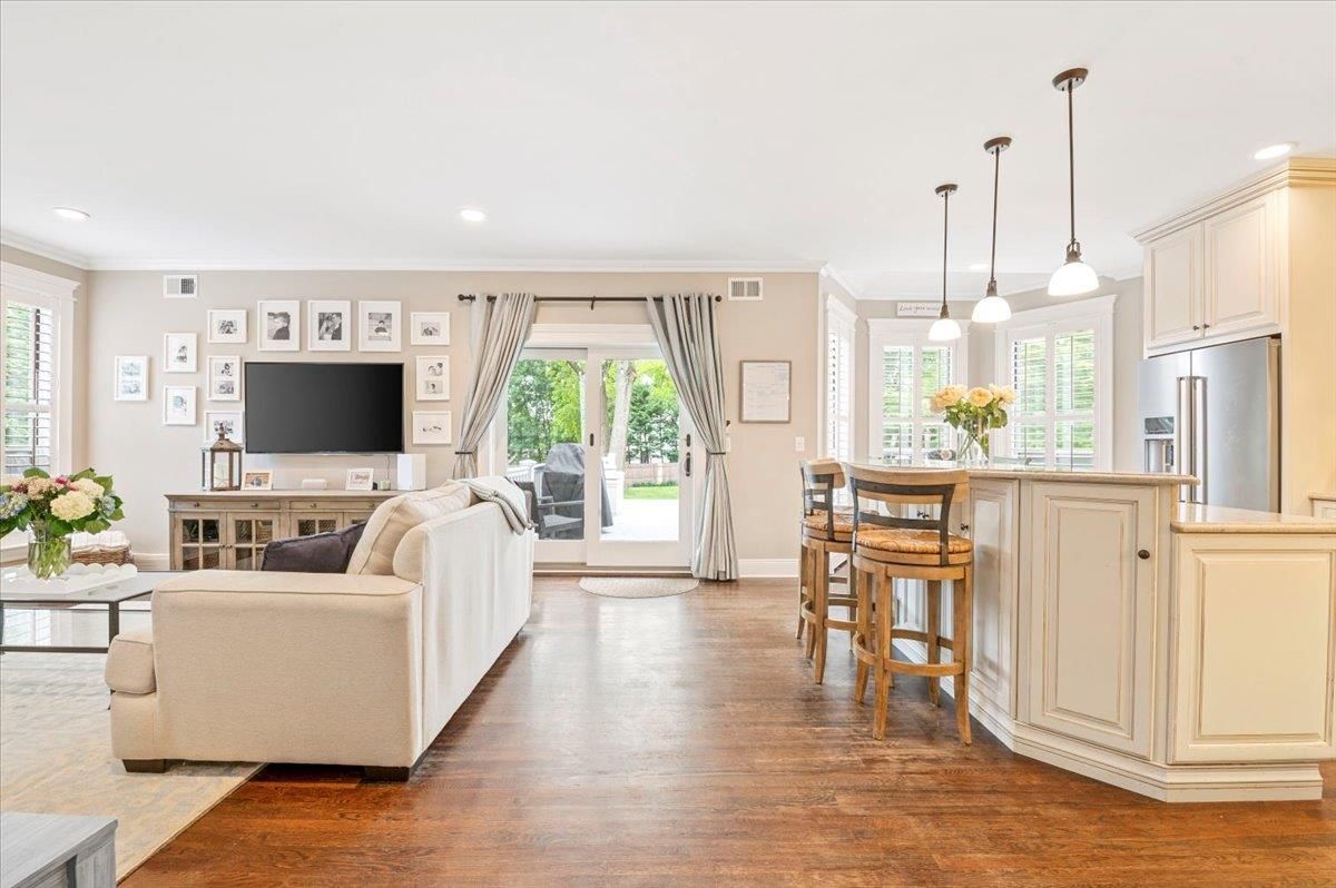 Interior, Kitchen, Living room, Pendant Lights, Recessed Lighting, Stainless Steel Appliances, Wood Texture Flooring