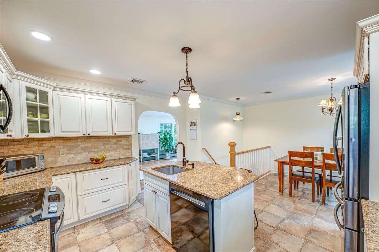 Chandelier, Dining room, Interior, Kitchen, Pendant Lights, Recessed Lighting