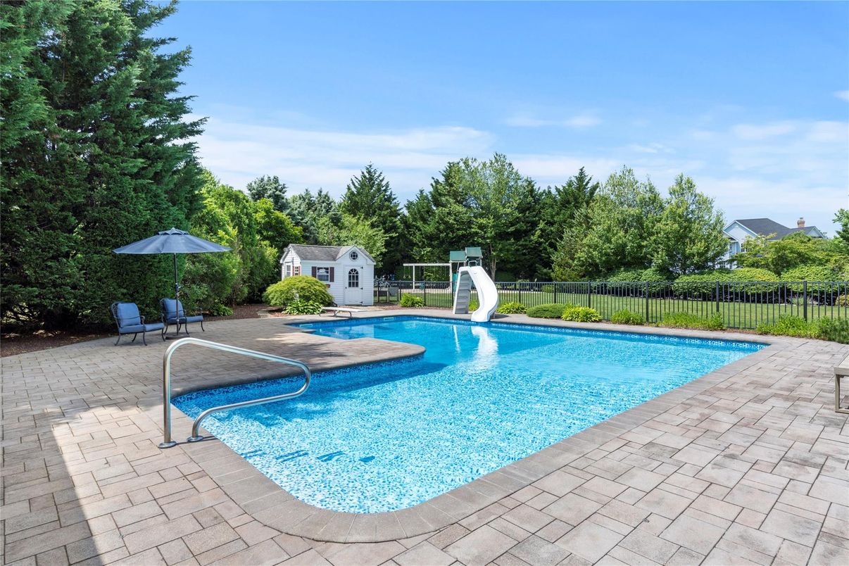 Exterior, Playground, Pool