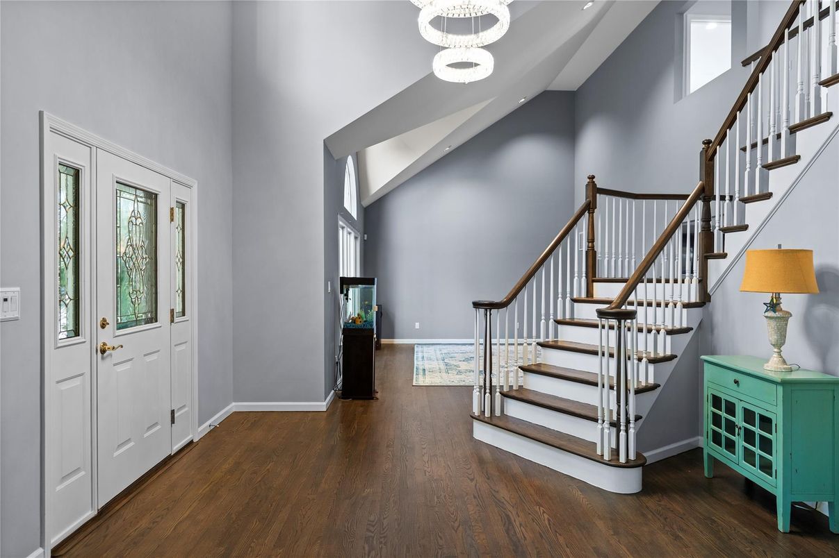 Interior, Pendant Lights, Wood Texture Flooring