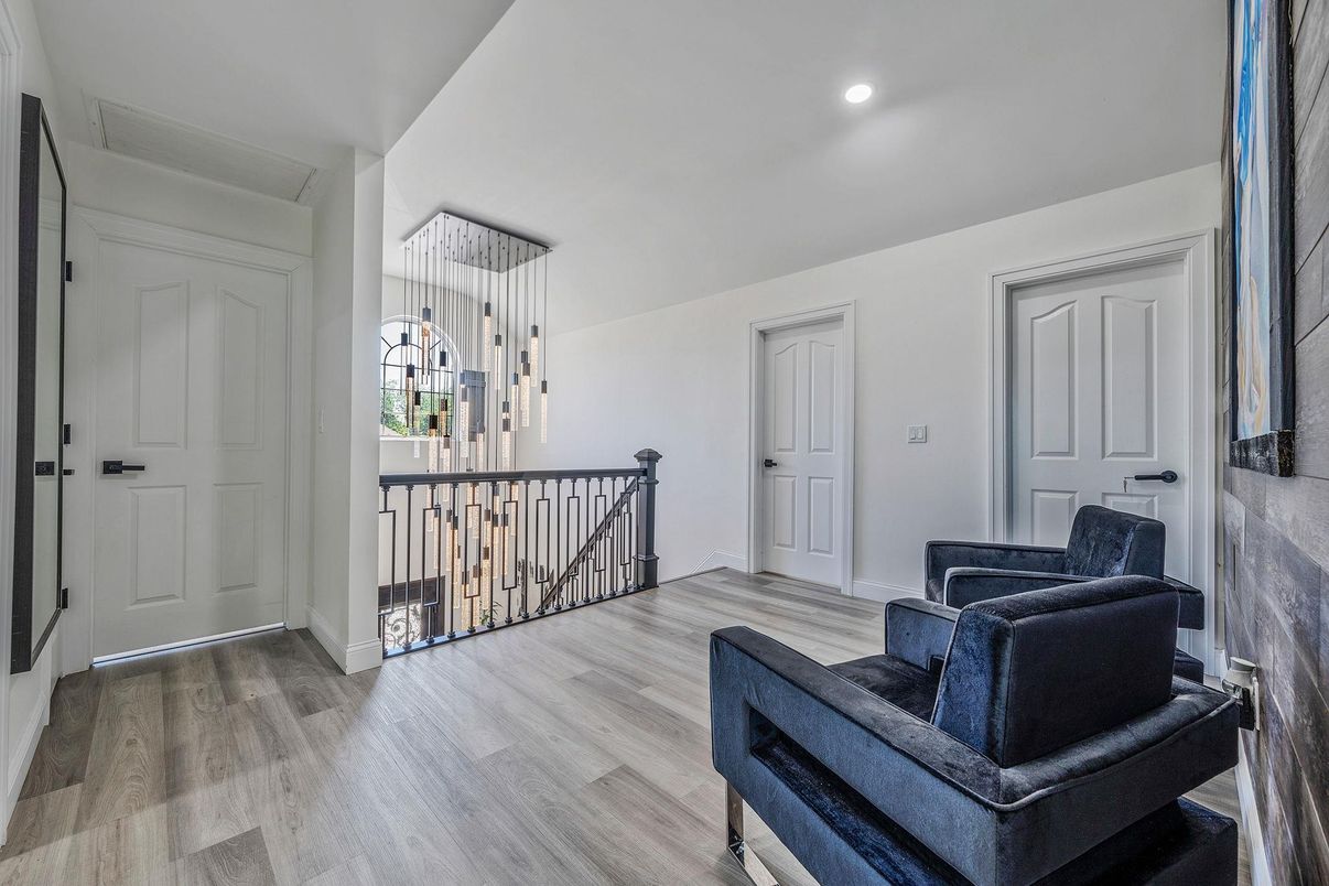 Interior, Pendant Lights, Recessed Lighting, Wood Texture Flooring
