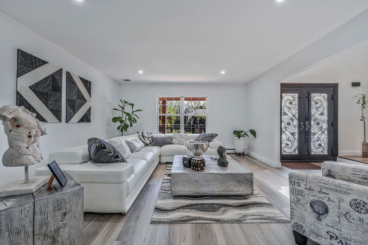 Interior, Living room, Recessed Lighting, Wood Texture Flooring