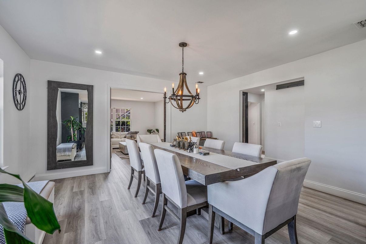 Chandelier, Dining room, Interior, Recessed Lighting, Wood Texture Flooring