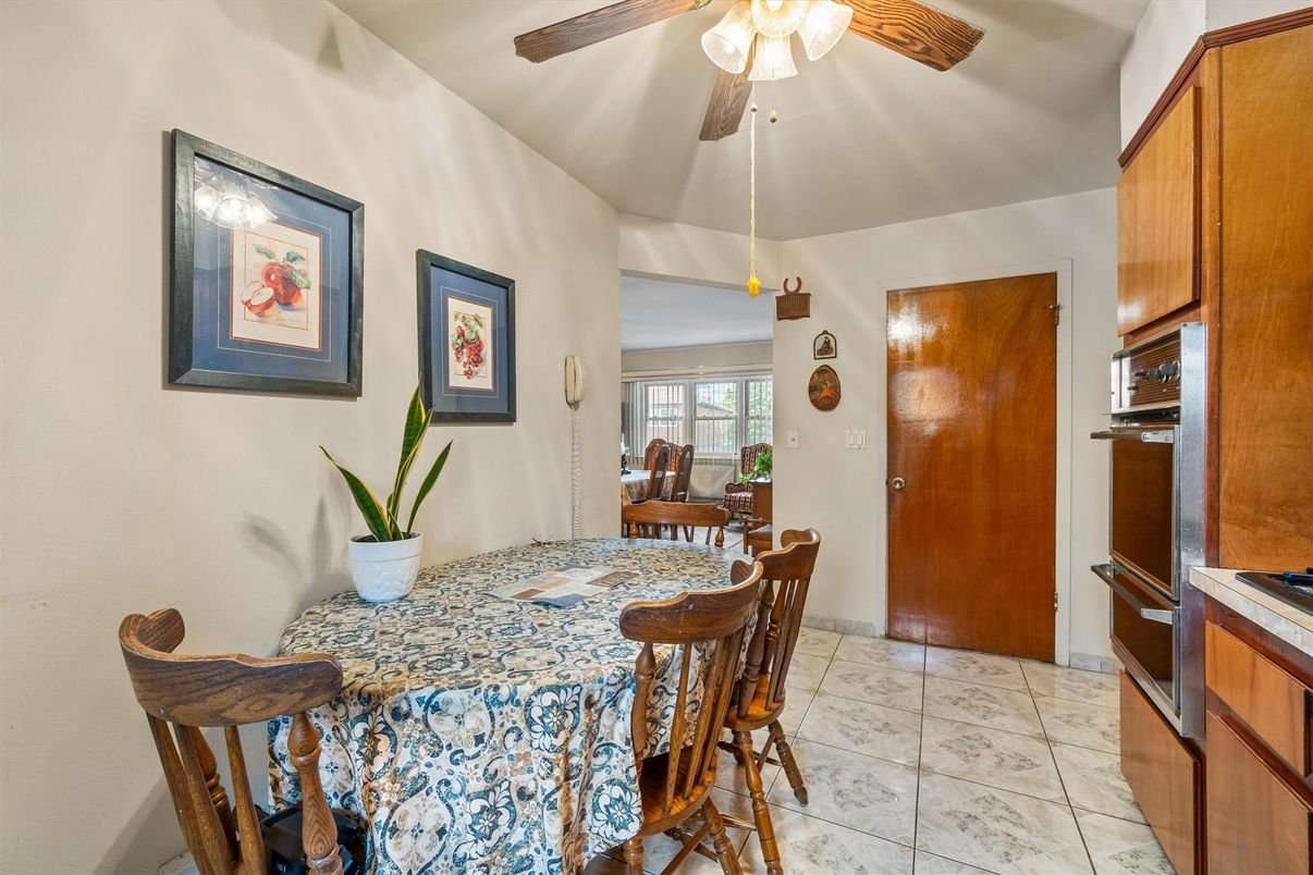 Dining room, Interior, Marble