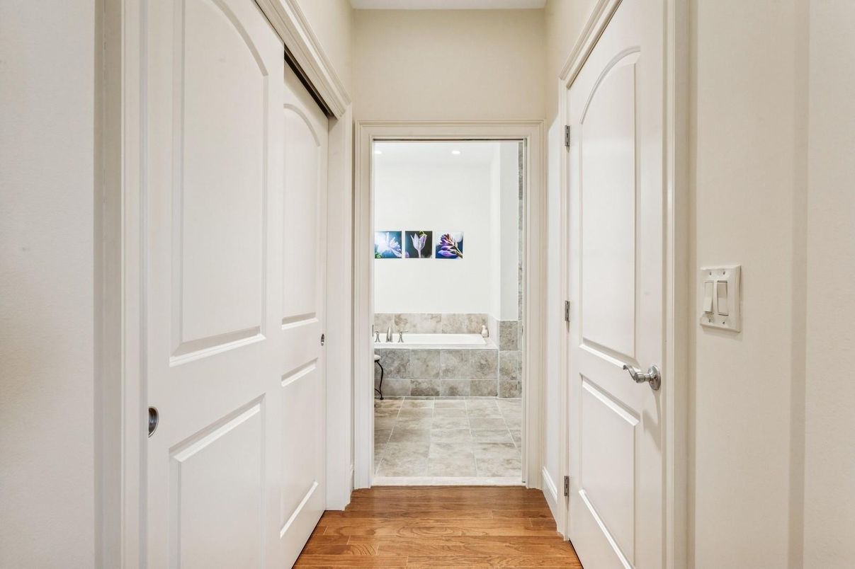Interior, Recessed Lighting, Wood Texture Flooring