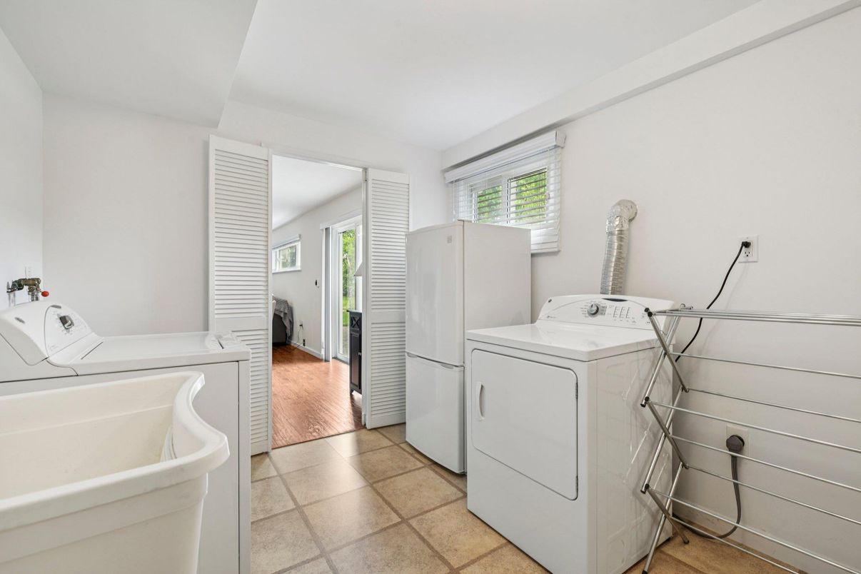 Interior, Washer, Wood Texture Flooring