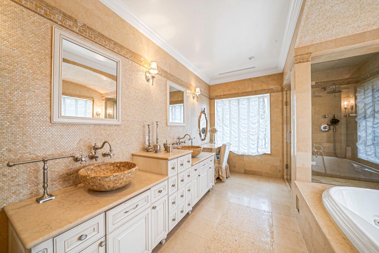 Bathroom, Dual Sink Vanities, Interior