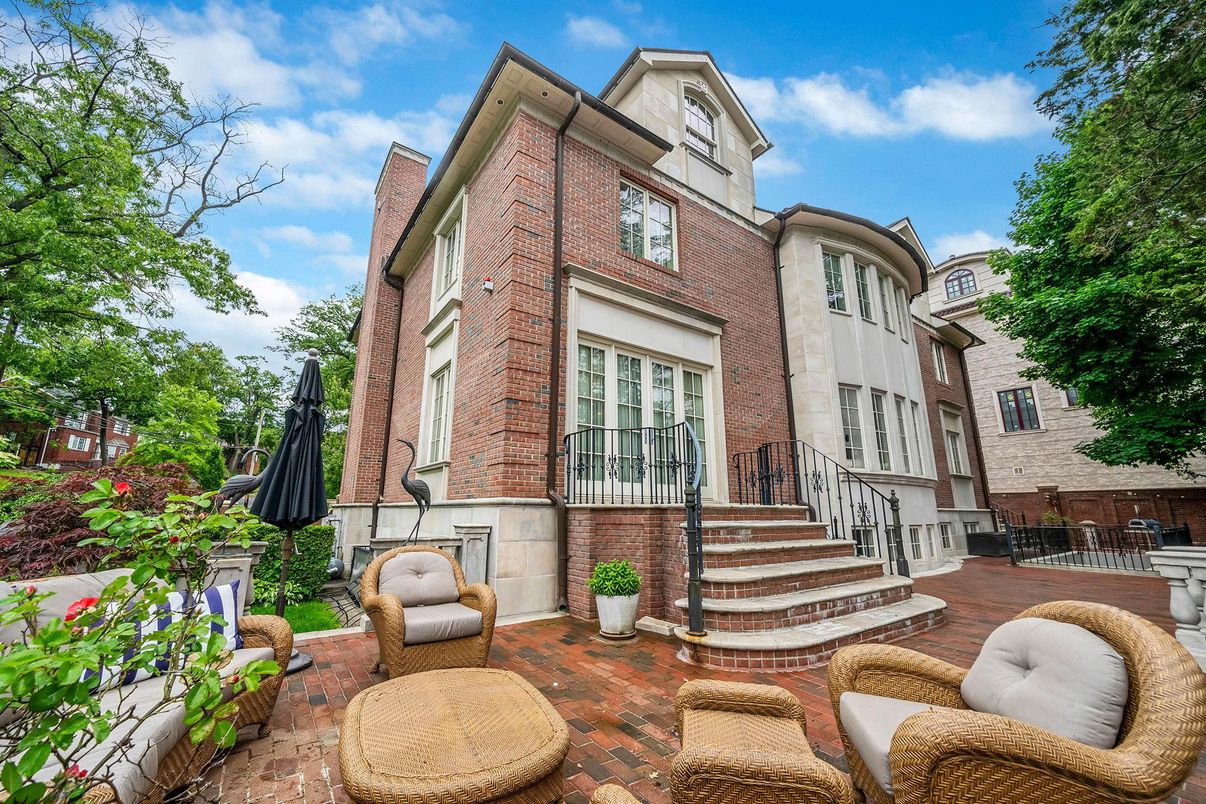 Exterior, Facade, Brick Facade, Rowhouse