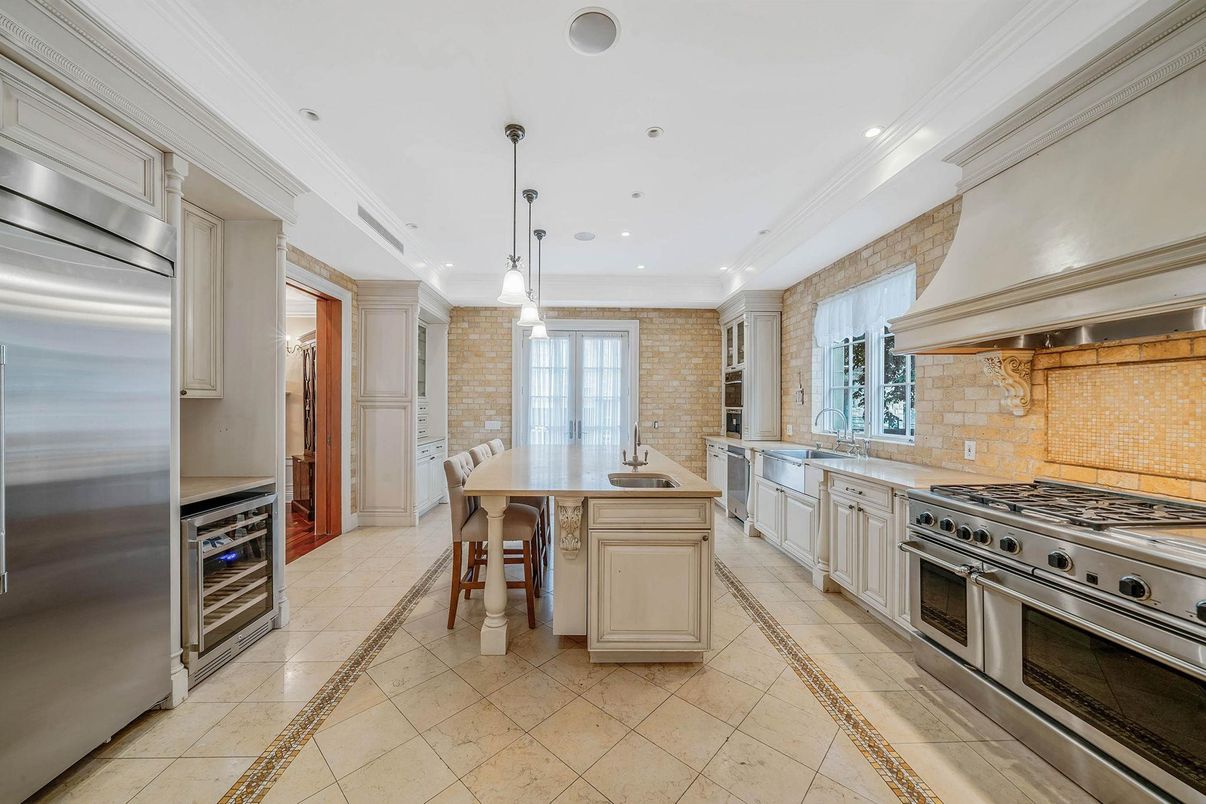 Dining room, Interior, Kitchen, Pendant Lights, Recessed Lighting, Stainless Steel Appliances, Stone Walls