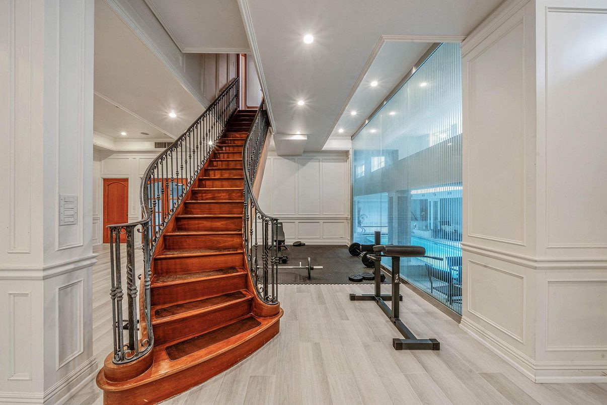 Interior, Recessed Lighting, Wood Texture Flooring