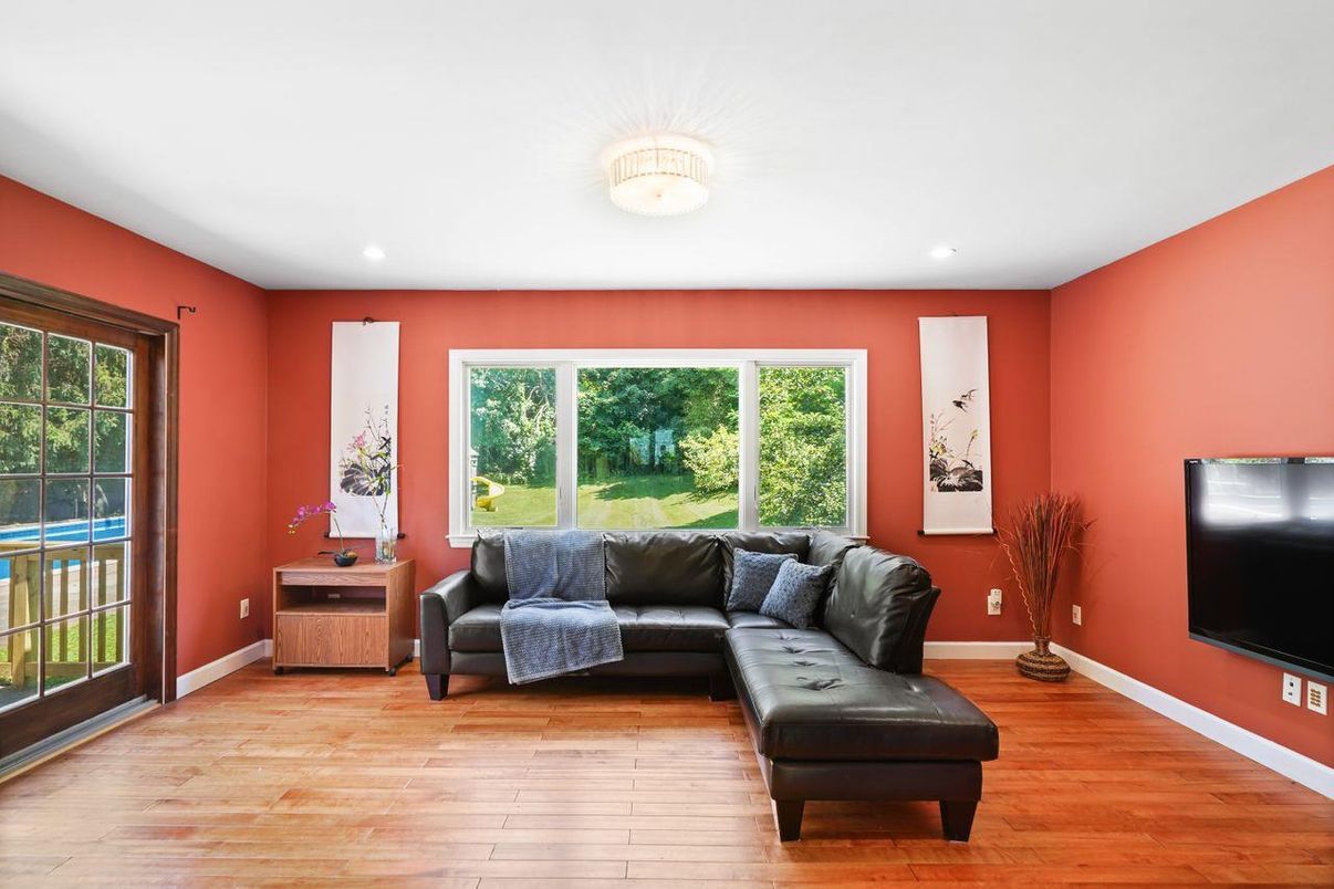 Interior, Living room, Recessed Lighting, Wood Texture Flooring
