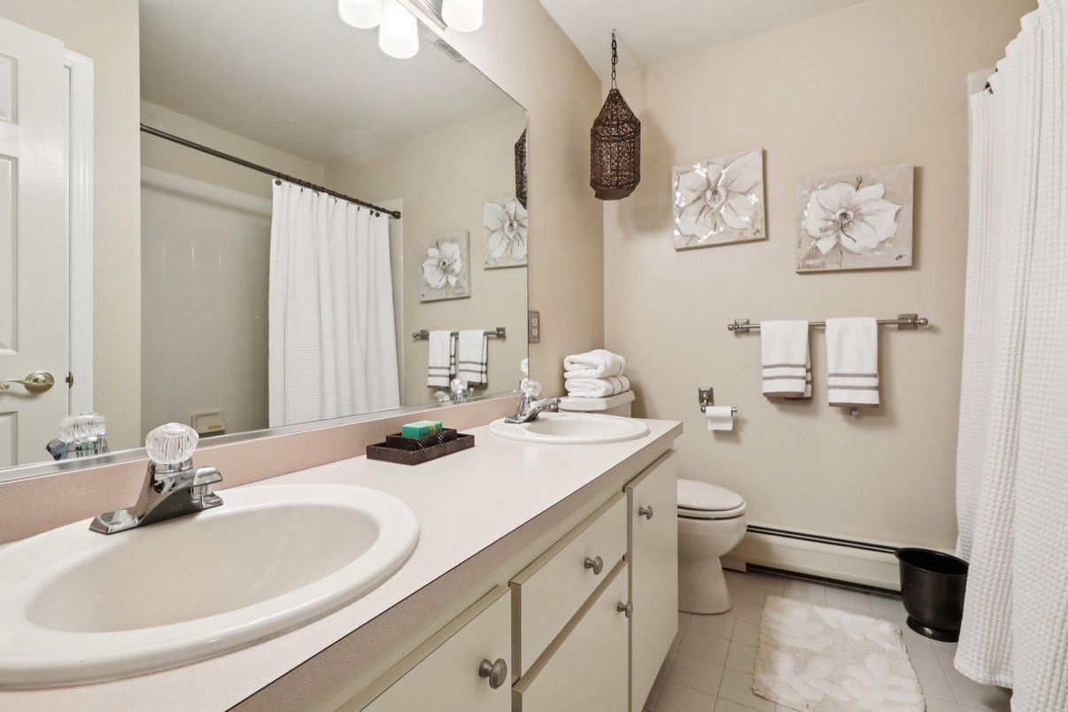Bathroom, Dual Sink Vanities, Interior